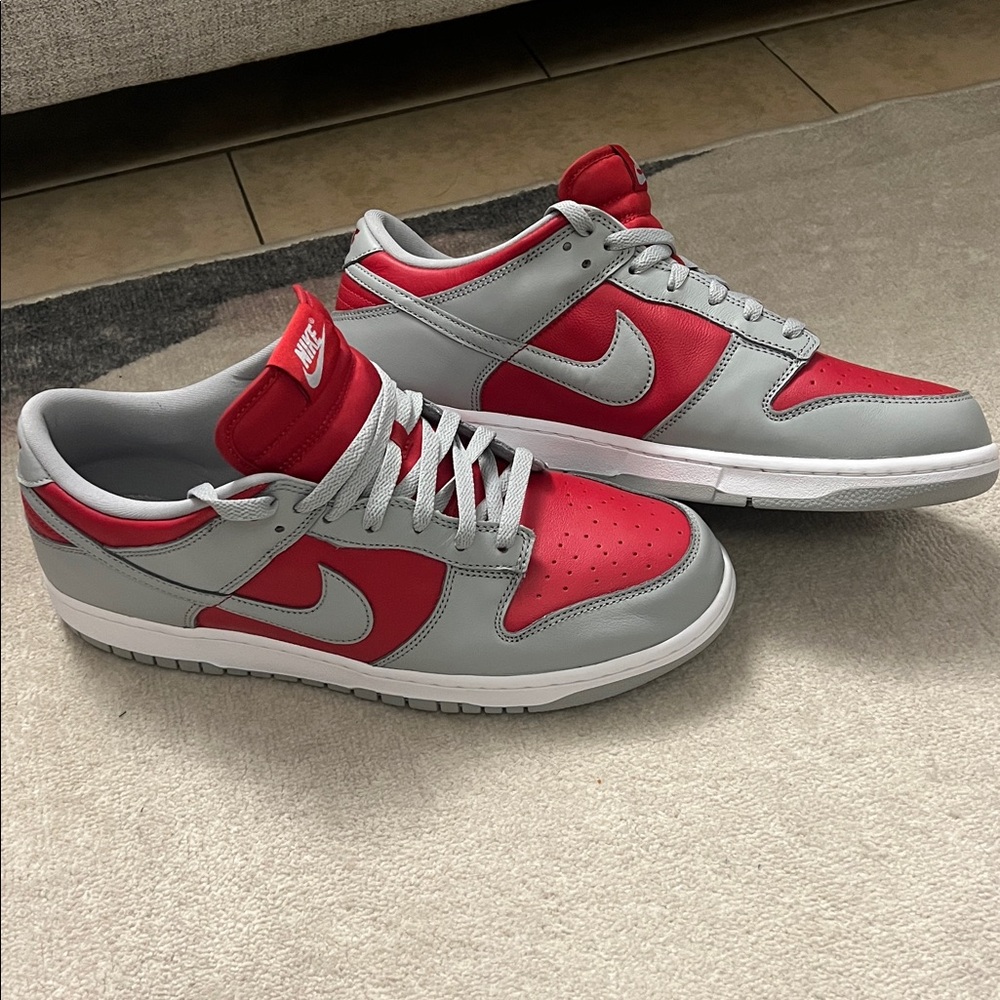 Nike dunk low 
Varsity red/white/silver 
Style FQ6965-600